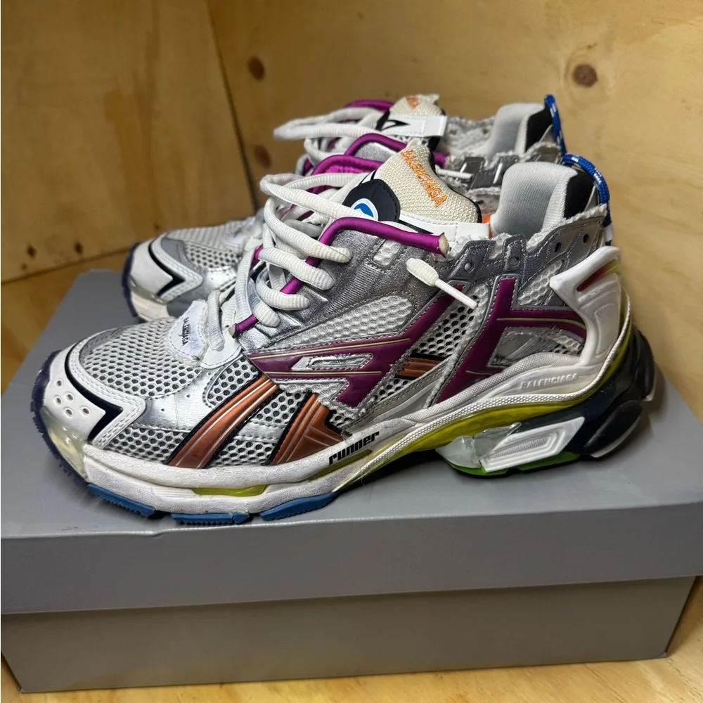 Balenciaga White and Purple Sneakers with Geometric Design - Picture 3 of 5